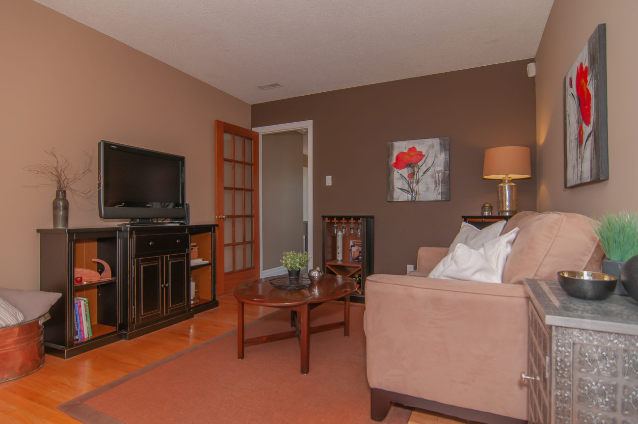 Beautiful Bungalow in sought after community of Arlington Woods!