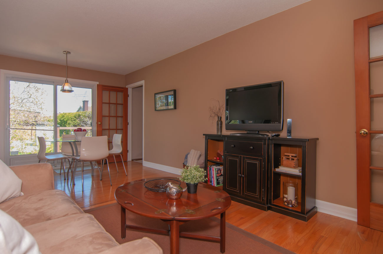 Beautiful Bungalow in sought after community of Arlington Woods!